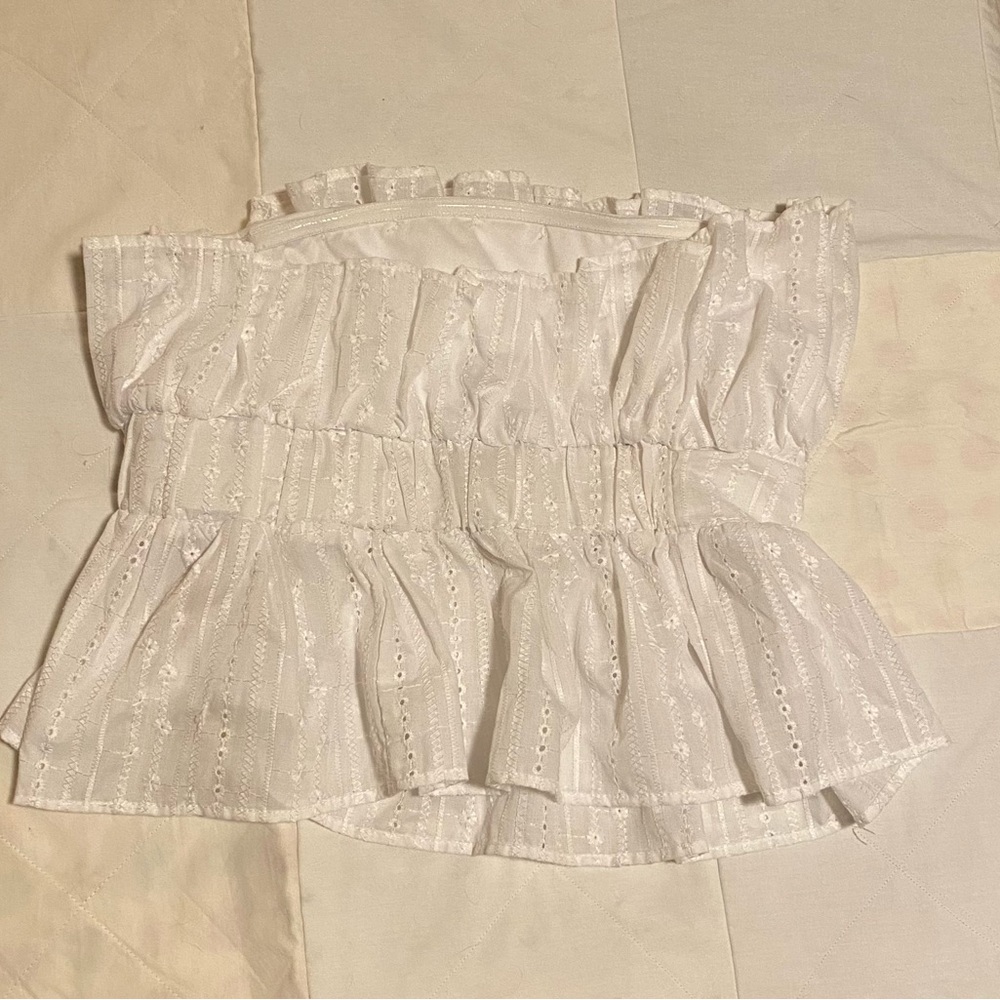 Elegant Thirty/Thirty White Ruffled Eyelet Women's Top Blouse - Picture 4 of 6